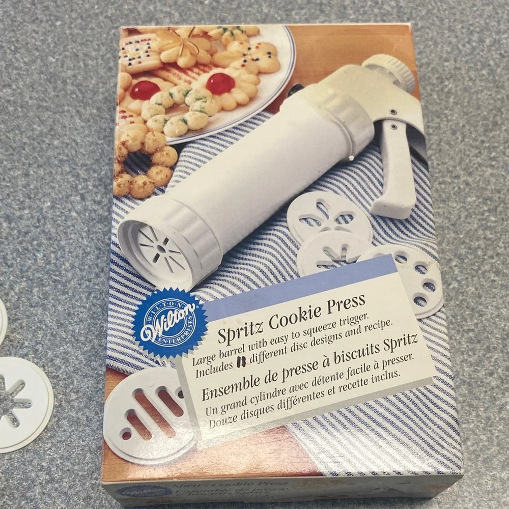 Wilton White Cookie Press with Assorted Discs